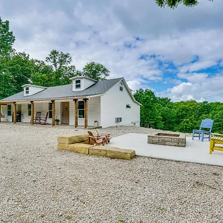 Pet-Friendly Lake Ozark Cabin With Fire Pit And Grill!